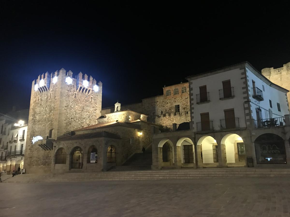 Adama Apartamento Turistico Cáceres Exterior photo